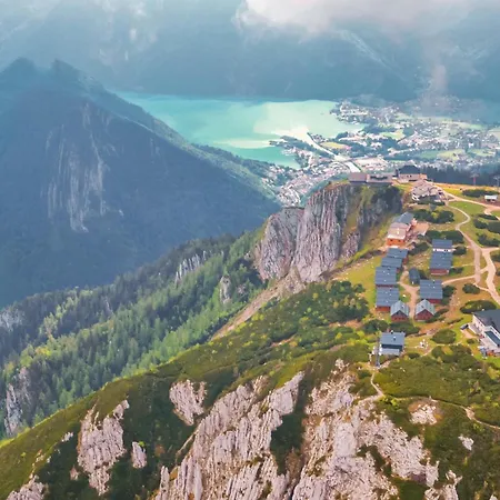 Mit Bergpanorama Ebensee